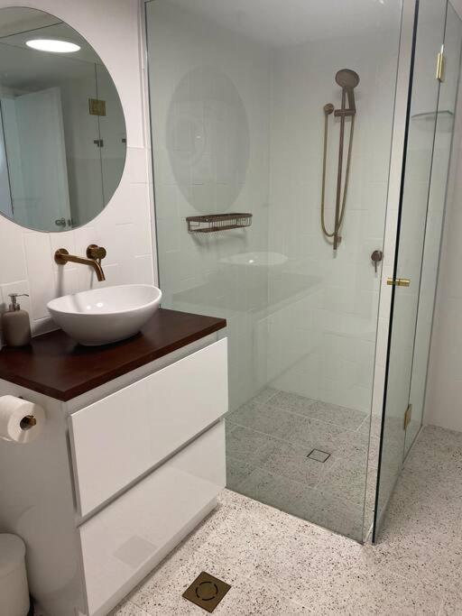 Fabulous Sea Views In The Heart Of Surfers Apartment Гоулд Коуст Екстериор снимка